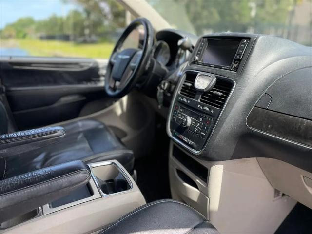 2014 Chrysler Town & Country Touring