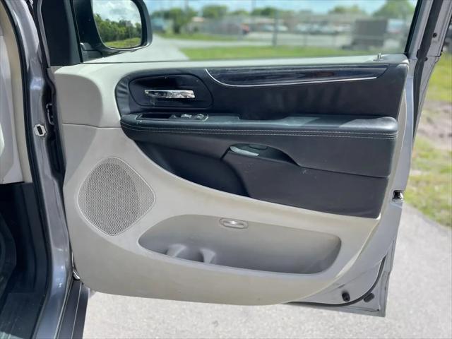 2014 Chrysler Town & Country Touring