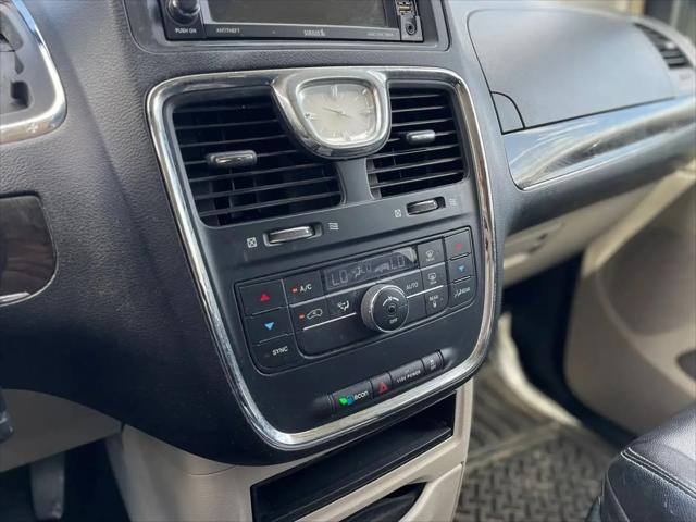2014 Chrysler Town & Country Touring