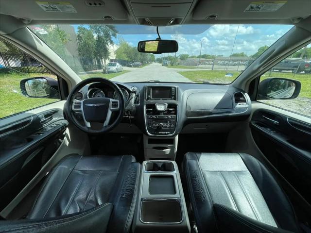 2014 Chrysler Town & Country Touring