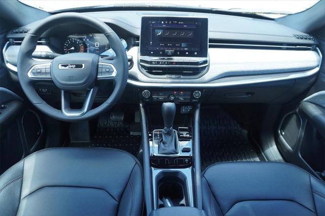 2024 Jeep Compass COMPASS LATITUDE LUX 4X4