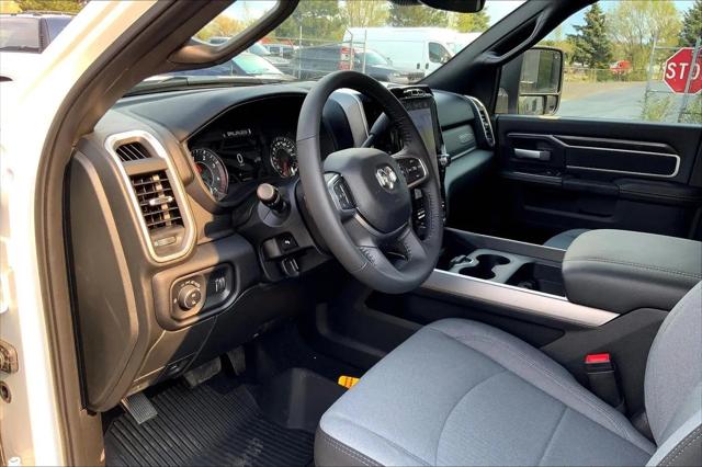2024 Ram 3500 Big Horn Crew Cab 4x4 8' Box
