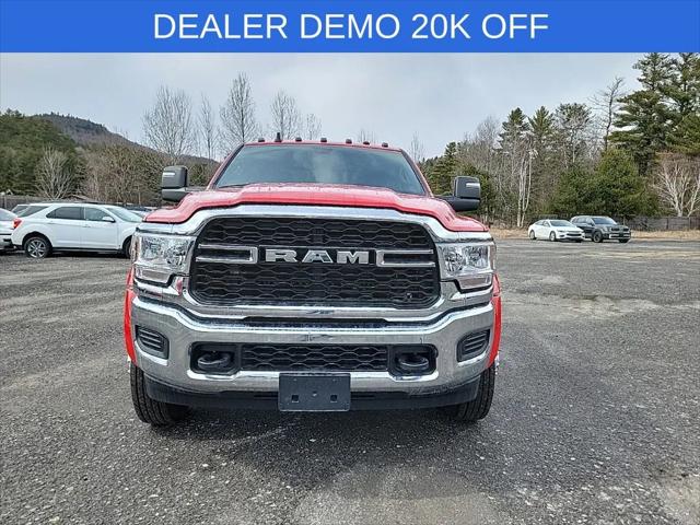 2024 RAM Ram 5500 Chassis Cab RAM 5500 TRADESMAN CHASSIS CREW CAB 4X4 60 CA