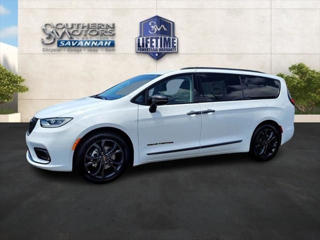 2024 Chrysler Pacifica PACIFICA TOURING L