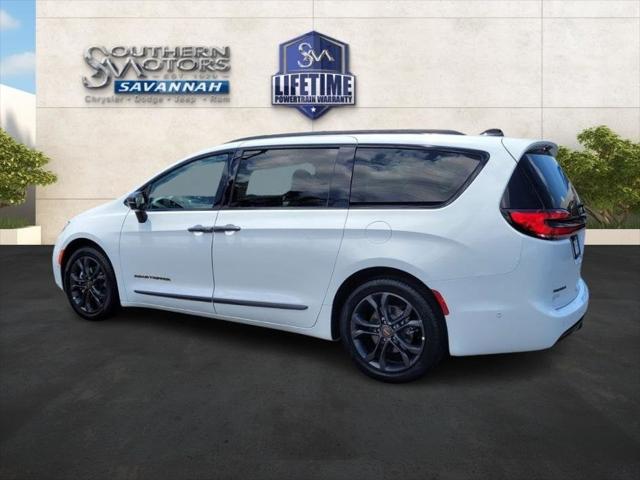 2024 Chrysler Pacifica PACIFICA TOURING L
