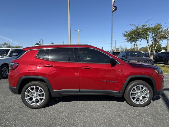 2024 Jeep Compass COMPASS LATITUDE LUX 4X4
