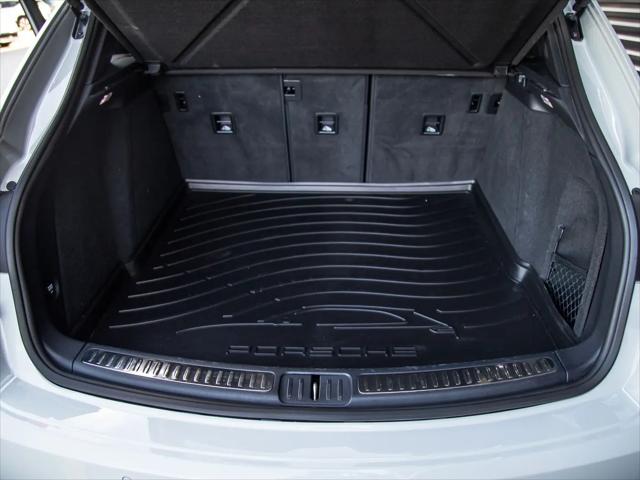 2021 Porsche Macan Standard