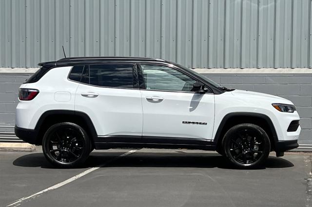 2024 Jeep Compass COMPASS LATITUDE 4X4