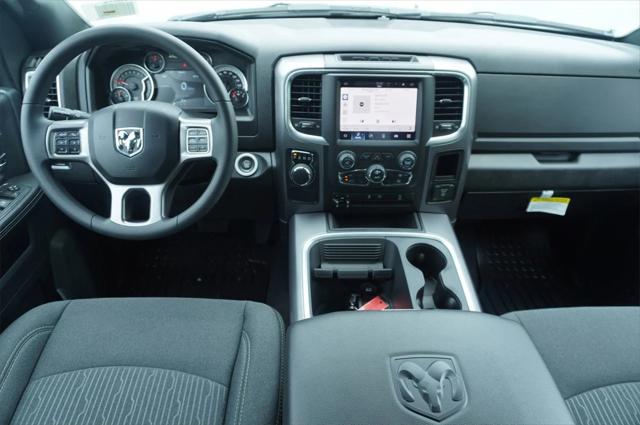 2024 RAM Ram 1500 Classic RAM 1500 CLASSIC WARLOCK QUAD CAB 4X2 64 BOX