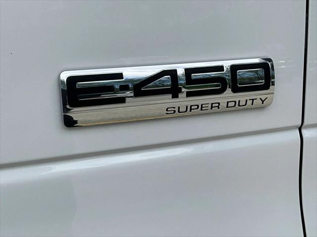 2023 Ford E-450 Cutaway Cutaway Van 2D