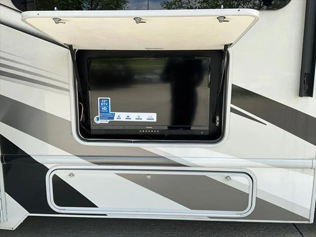 2023 Ford E-450 Cutaway Cutaway Van 2D