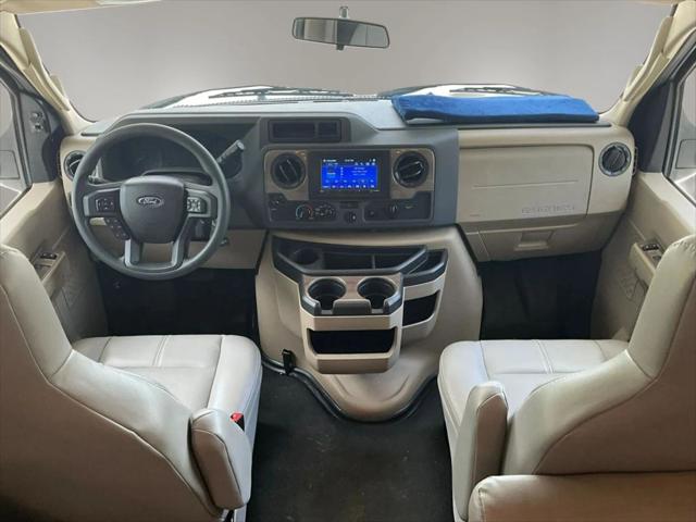 2023 Ford E-450 Cutaway Cutaway Van 2D