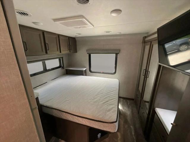 2023 Ford E-450 Cutaway Cutaway Van 2D