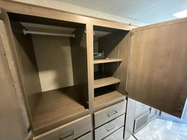 2023 Ford E-450 Cutaway Cutaway Van 2D