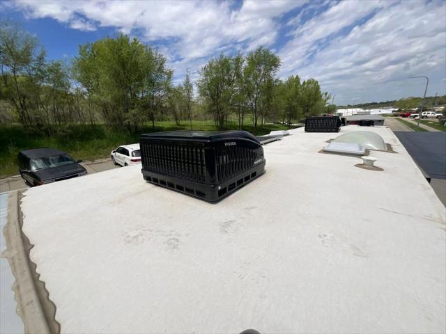2023 Ford E-450 Cutaway Cutaway Van 2D