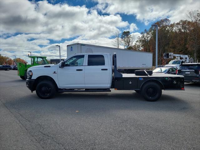 2024 RAM Ram 3500 Chassis Cab RAM 3500 TRADESMAN CREW CAB CHASSIS 4X4 60 CA