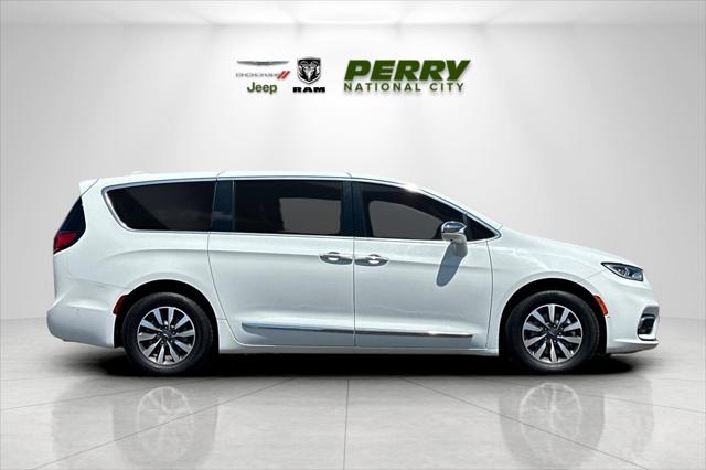 2022 Chrysler Pacifica Hybrid Limited