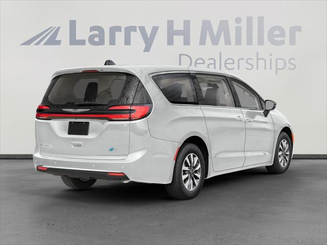 2024 Chrysler Pacifica Hybrid PACIFICA PLUG-IN HYBRID S APPEARANCE