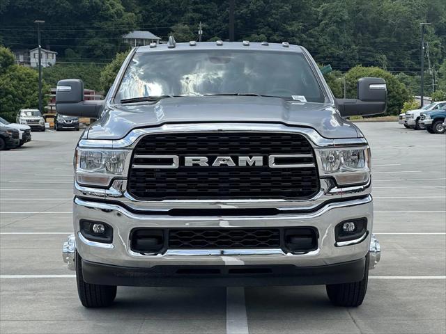 2024 RAM Ram 3500 Chassis Cab RAM 3500 SLT CREW CAB CHASSIS 4X4 60 CA