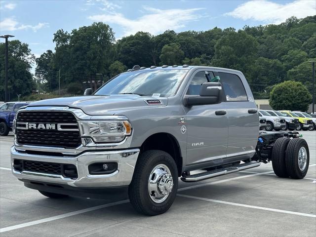 2024 RAM Ram 3500 Chassis Cab RAM 3500 SLT CREW CAB CHASSIS 4X4 60 CA