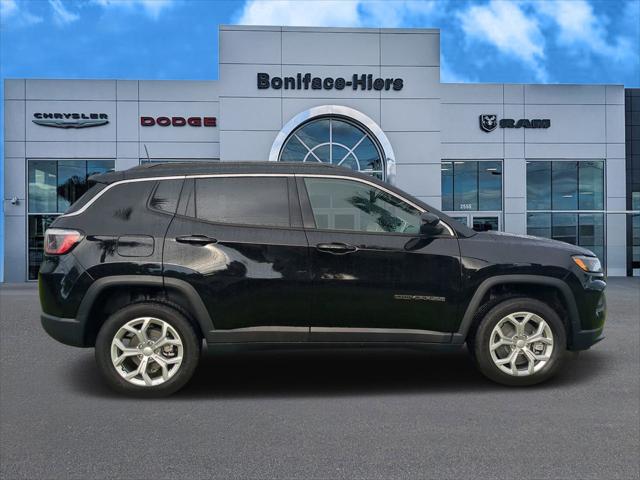 2024 Jeep Compass COMPASS LATITUDE 4X4
