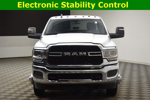 2024 RAM Ram 3500 Chassis Cab RAM 3500 TRADESMAN CREW CAB CHASSIS 4X4 60 CA