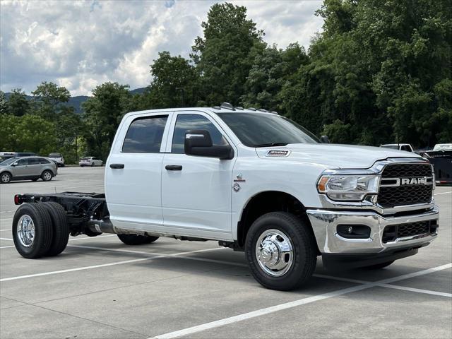 2024 RAM Ram 3500 Chassis Cab RAM 3500 TRADESMAN CREW CAB CHASSIS 4X4 60 CA