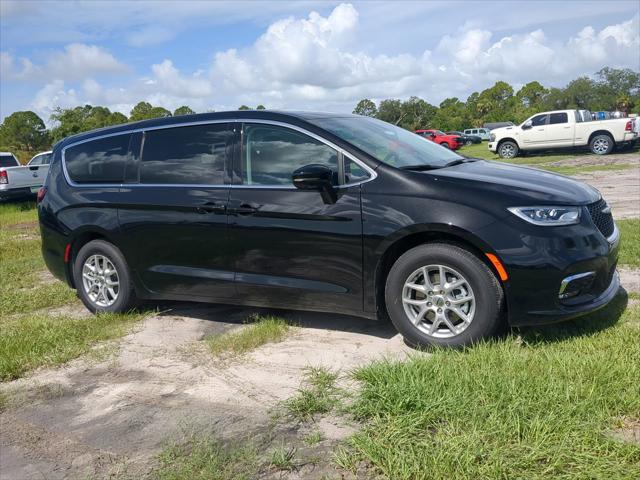 2024 Chrysler Pacifica PACIFICA TOURING L