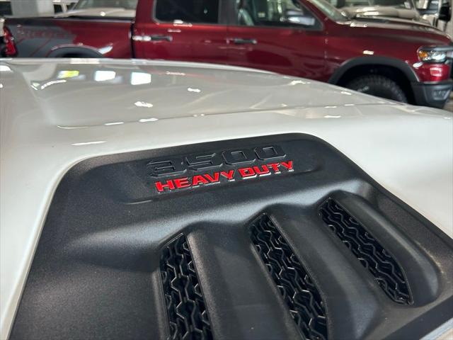 2024 RAM Ram 3500 RAM 3500 LIMITED CREW CAB 4X4 8 BOX