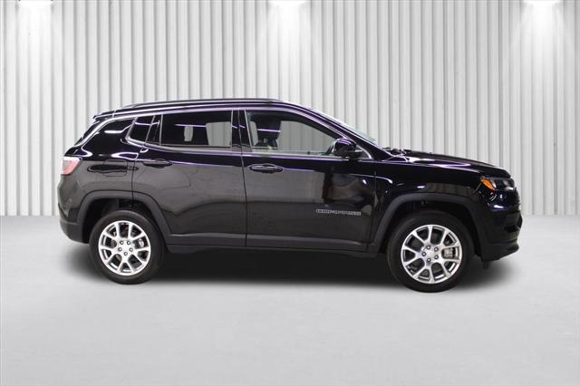 2024 Jeep Compass COMPASS LATITUDE LUX 4X4