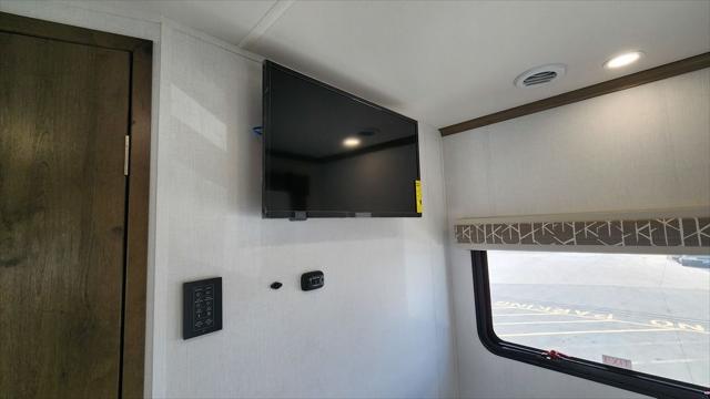 2025 Mercedes-Benz Sprinter 3500XD Chassis Standard Roof 4-Cyl Diesel HO