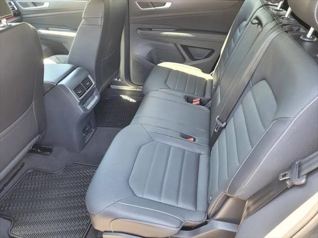 2024 Volkswagen Atlas Cross Sport 2.0T SEL R-Line