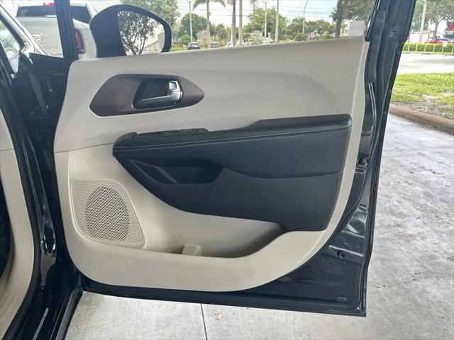 2021 Chrysler Voyager LXI