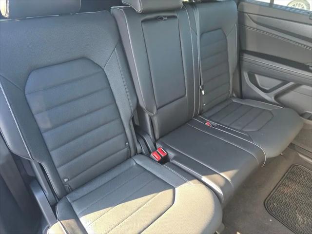 2024 Volkswagen Atlas Cross Sport 2.0T SEL R-Line