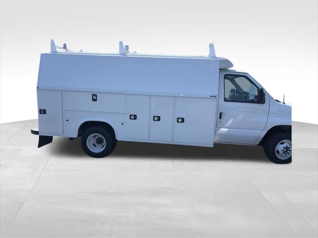2024 Ford E-450 Cutaway Base