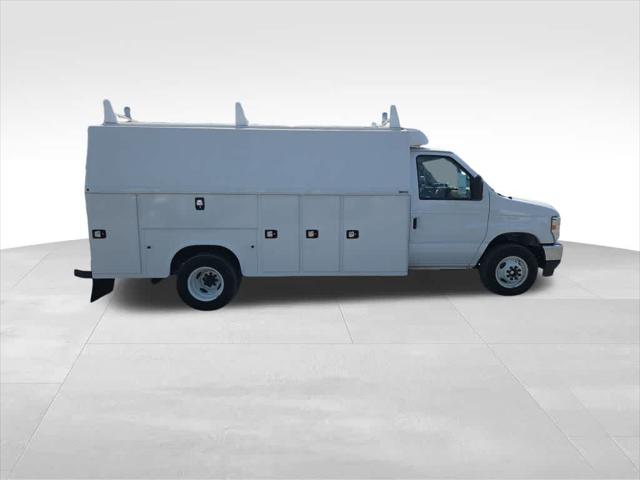 2024 Ford E-450 Cutaway Base