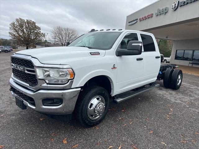2024 RAM Ram 3500 Chassis Cab RAM 3500 TRADESMAN CREW CAB CHASSIS 4X4 60 CA