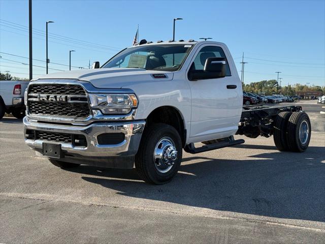 2024 RAM Ram 3500 Chassis Cab RAM 3500 TRADESMAN CHASSIS REGULAR CAB 4X4 84 CA