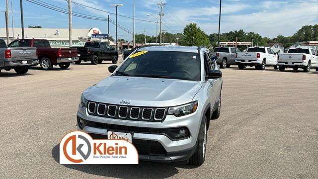 2024 Jeep Compass COMPASS LATITUDE LUX 4X4