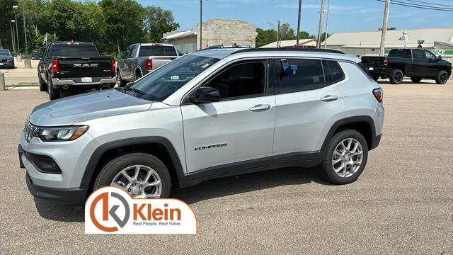 2024 Jeep Compass COMPASS LATITUDE LUX 4X4