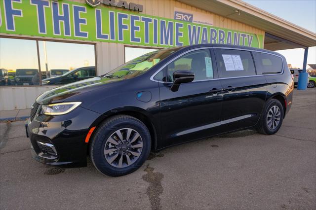 2022 Chrysler Pacifica Hybrid Touring L