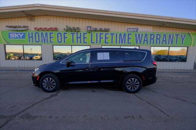 2022 Chrysler Pacifica Hybrid Touring L