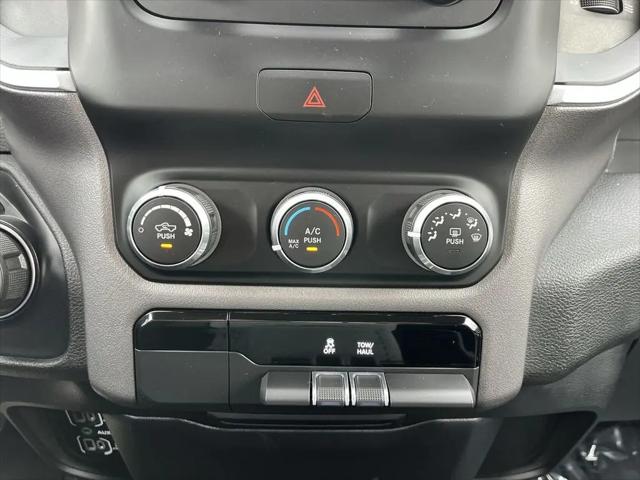 2020 Ram 1500 Big Horn Crew Cab 4x4 5'7" Box