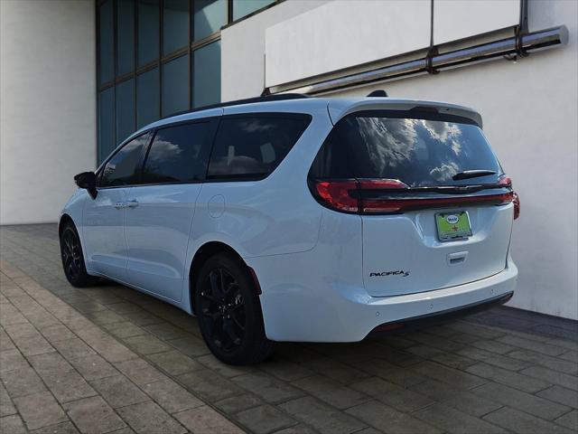 2024 Chrysler Pacifica PACIFICA TOURING L