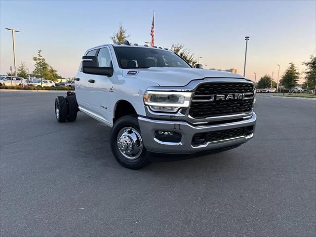 2024 RAM Ram 3500 Chassis Cab RAM 3500 SLT CREW CAB CHASSIS 4X4 60 CA