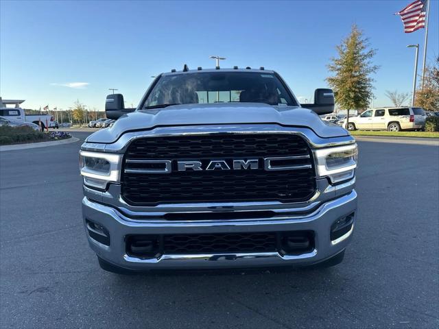 2024 RAM Ram 3500 Chassis Cab RAM 3500 SLT CREW CAB CHASSIS 4X4 60 CA