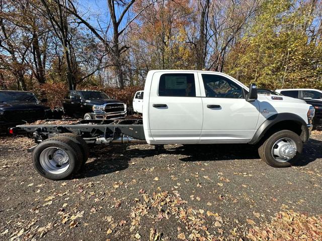 2024 RAM Ram 5500 Chassis Cab RAM 5500 TRADESMAN CHASSIS CREW CAB 4X4 60 CA