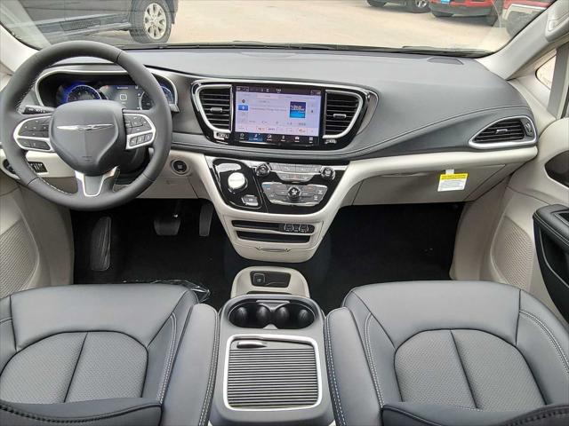 2024 Chrysler Pacifica PACIFICA TOURING L