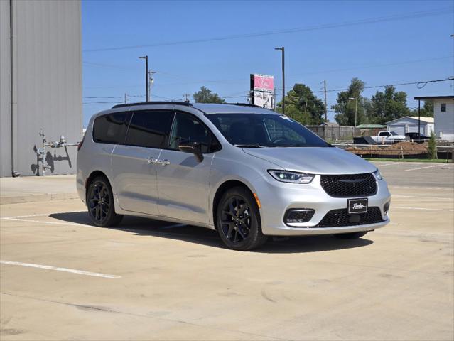 2024 Chrysler Pacifica PACIFICA TOURING L