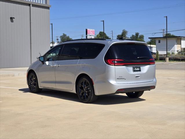 2024 Chrysler Pacifica PACIFICA TOURING L